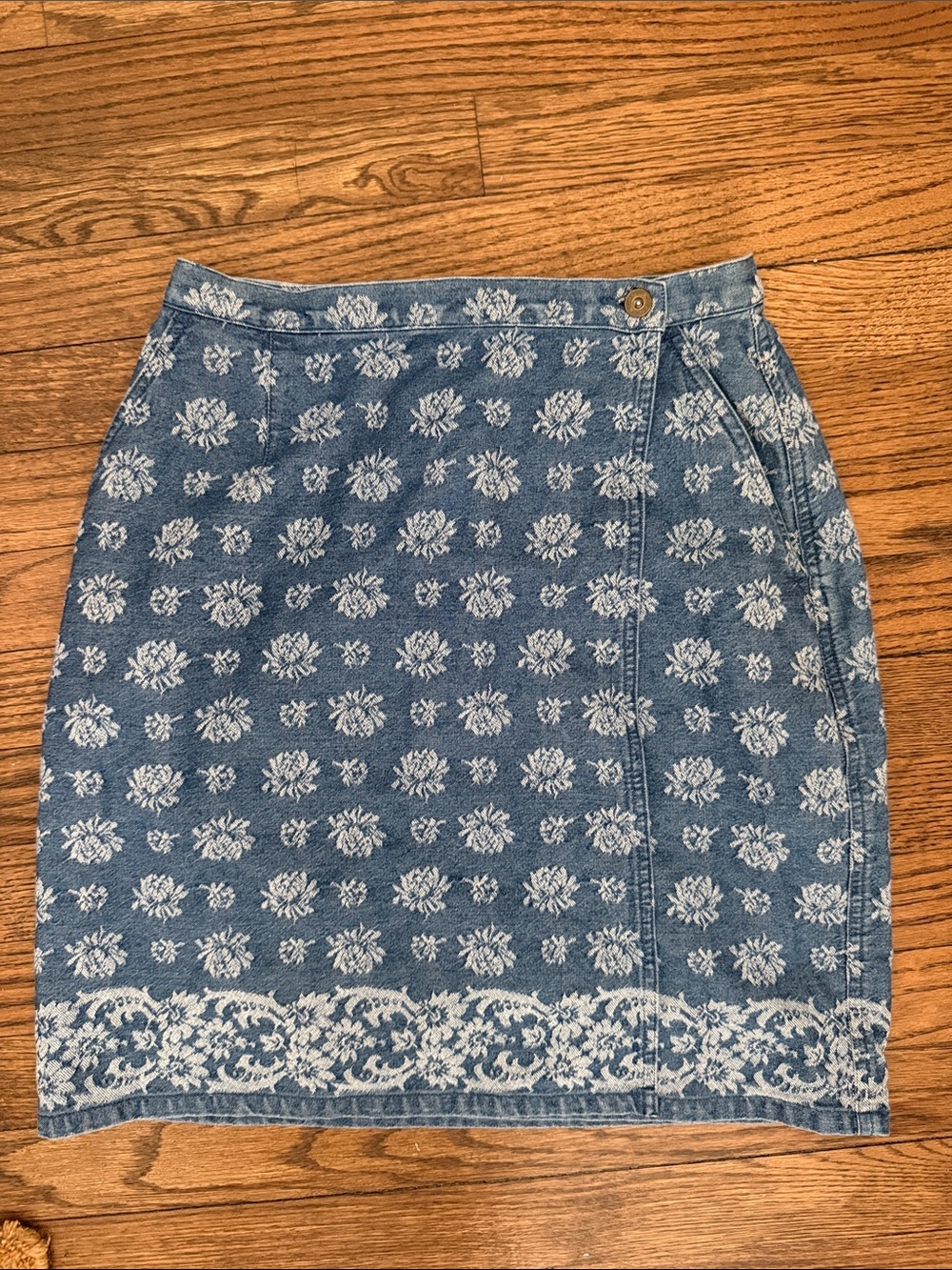 Liz Claiborne Floral Embroidered Denim Skirt
